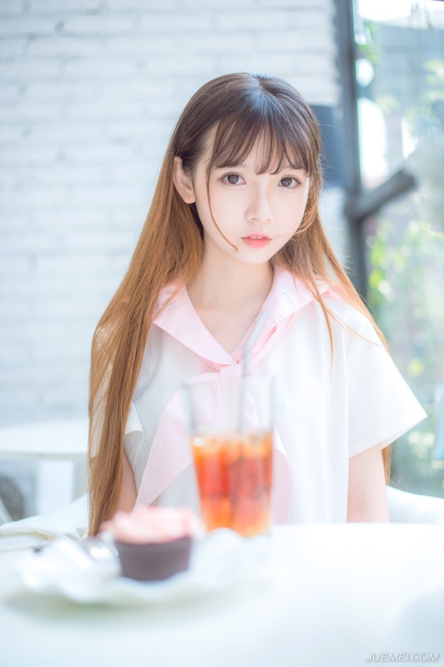 怎么也没想到，场面会因为一个刘璝彻底失控，此刻，就算他斩了刘璝，也难以挽回军心，虽然张任同样对刘璋将大好基业败坏感到心寒和不满，但要他就此背叛，是不可能的，愚忠也好，愚蠢也罢，但刘璋对他有提拔之恩，张任绝不可能背弃刘璋。